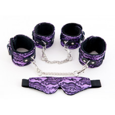Кружевной набор пурпурного цвета: наручники, оковы и маска