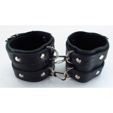 Широкие черные наручники с двумя ремешками