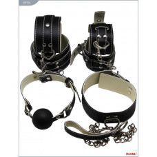 Набор чёрных кожаных БДСМ-аксессуаров: наручники, наножники, ошейник с поводком, кляп